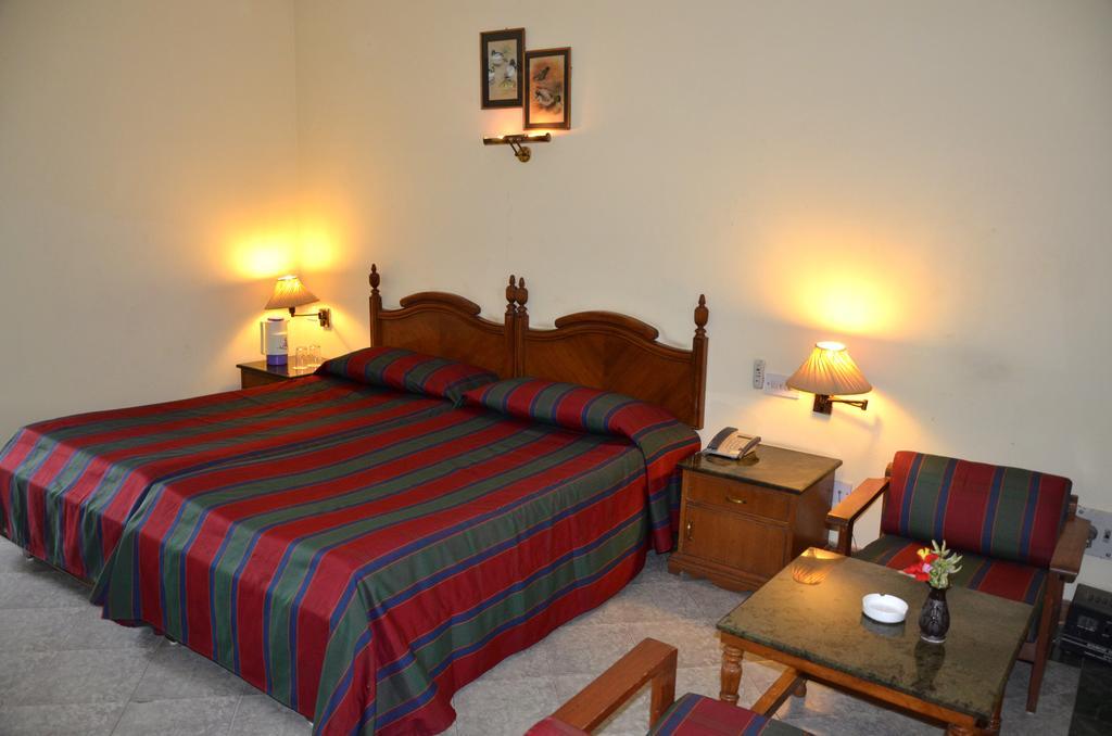 Hotel Bharatpur Ashok Eksteriør bilde