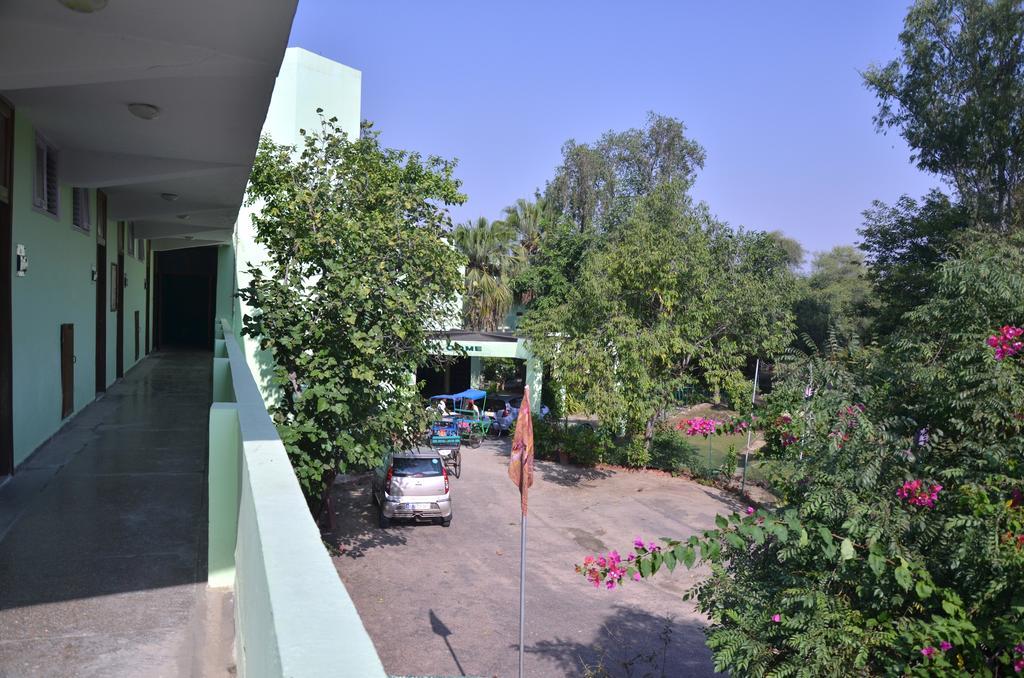 Hotel Bharatpur Ashok Eksteriør bilde