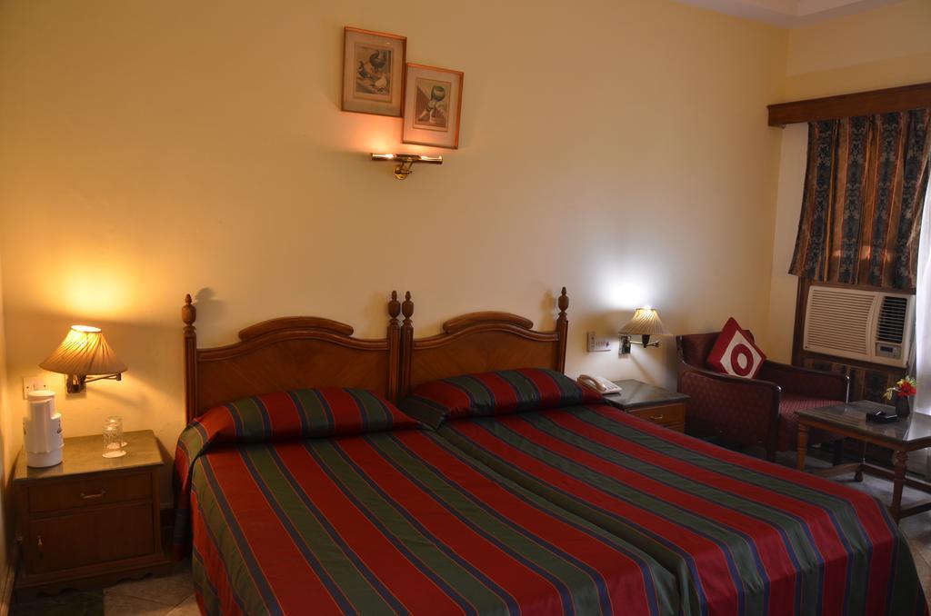 Hotel Bharatpur Ashok Eksteriør bilde